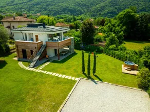 Villa avec terrasse, internet haut débit et jardin | Vue montagne - Image 2