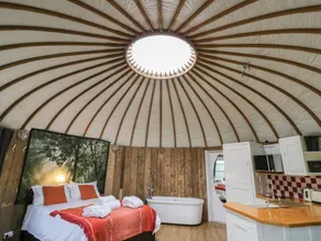 Charming cottage with garden, hot tub & sauna | Pets are welcome - Image 3