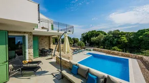 Villa with terrace, barbecue & private pool - Image 3