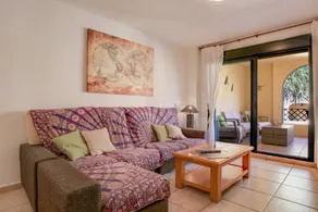 Flat with garden & pool | Sea view - Image 4
