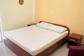 Charming private room with terrace & barbecue | Sea view | Beach nearby | Pets are welcome - Image 2