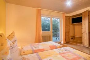Flat with garden & terrace | Garden view - Image 3