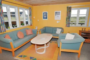 Holiday home with terrace - Image 2