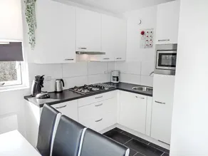 Maison avec terrasse et jardin - Image 2
