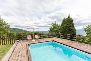 Appartement avec jardin, barbecue et piscine | Vue jardin - Image 2