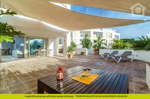 Apartment with terrace, pool & garden - Image 2