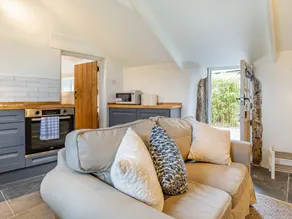 Family-friendly cottage with garden - Image 5