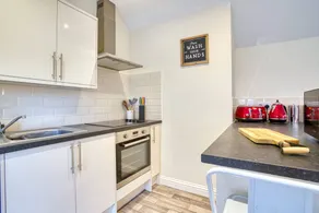 Holiday apartment with fast internet & garden | City view - Image 4
