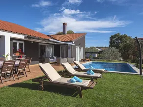 Fully equipped holiday home with terrace, barbecue & jacuzzi | Sea view | Pets allowed - Image 3
