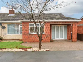 Cottage with garden - Image 2