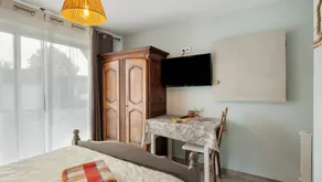Cottage with barbecue, garden & terrace - Image 4