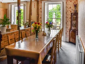 Cottage with terrace, garden & barbeque | River view - Image 5