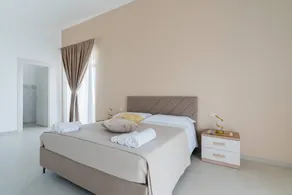 Bed and Breakfast 'Camera Calico' with Balcony, Wi-Fi and Air Conditioning - Image 4