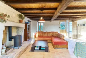 Acogedora casa rural apta para niños con terraza, barbacoa y jardín | Vistas al jardín - Image 2