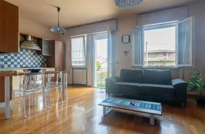 Child-friendly charming flat with garden & terrace | Garden view - Image 2