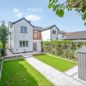 Child-friendly house with terrace & garden | Garden view - Image 3