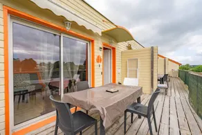 Apartment with garden, pool & terrace - Image 4