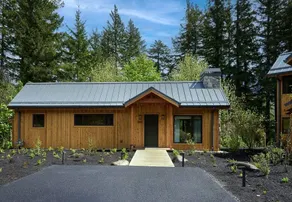 Children-friendly ample cabin with barbecue & pool | Golf view - Image 4