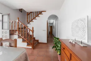 House | Garden view - Image 4