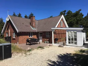 Ample house with hot tub, BBQ & terrace | Pets are welcome - Image 2