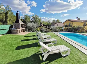 Fully equipped spacious house with private pool, terrace & garden - Image 3