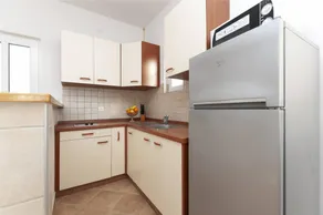 Pleasant holiday apartment with barbecue & garden | Sea view | Next to the beach - Image 3