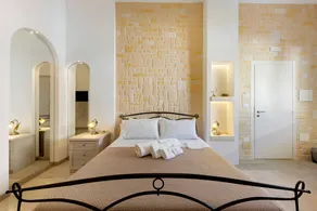 Room 'L'Aurora B&B - Meriggio' with Shared Terrace, Wi-Fi and Air Conditioning - Image 3