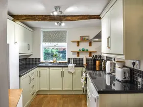 Cottage with garden - Image 2
