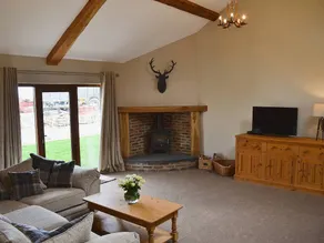 Cottage with garden & barbecue - Image 2