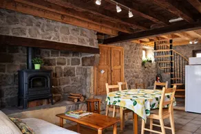 Holiday home with barbeque, garden & terrace - Image 2