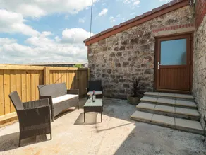 Cottage with garden - Image 4