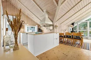 Fully equipped holiday home with hot tub, barbecue & terrace | Beach nearby - Image 2
