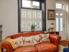 Family-oriented pleasant cottage with garden - Image 4