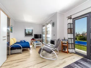Ferienhaus mit Garten, privatem Pool und Terrasse - Image 3