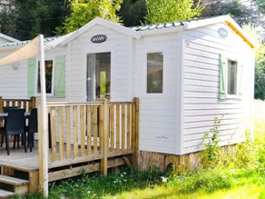 Mobilheim mit Pool und Terrasse - Image 4