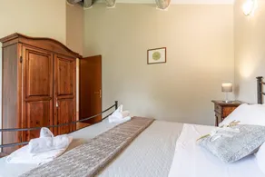 Appartement avec jardin, barbecue et piscine | Vue jardin - Image 3