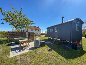Cottage with barbeque, pool & hot tub - Image 3