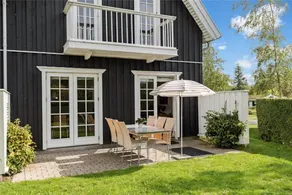 Holiday home with sauna, jacuzzi & pool - Image 2