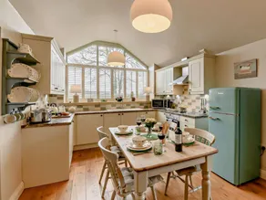 Holiday home with barbecue & garden - Image 3