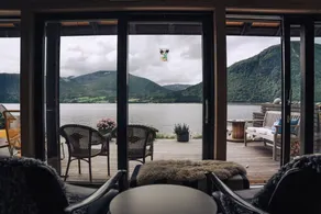 Seaside cabin with panoramic views in Alvundfjord - Image 2