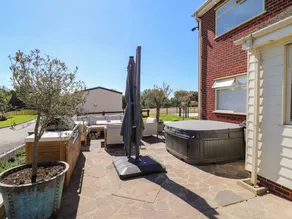 Cottage with garden & jacuzzi - Image 5