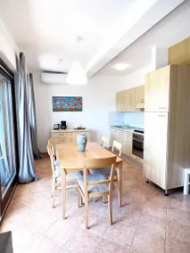 Flat with garden, BBQ & terrace - Image 3