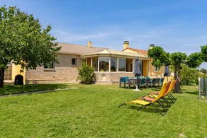 Cottage with terrace, jacuzzi & private pool | Garden view - Image 2