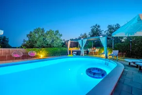 Children-friendly villa with terrace, private pool & hot tub | Garden view | Pets allowed - Image 3