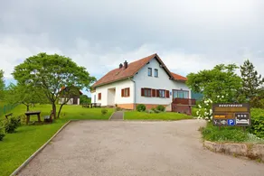 Flat with terrace & garden - Image 2