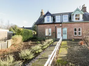 Cottage with garden - Image 2