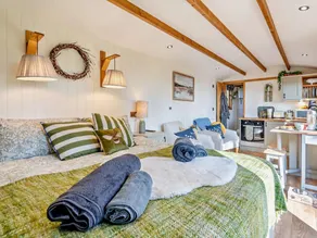 Lovely cottage with hot tub, garden & sauna | Pets are welcome - Image 3