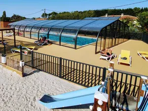 Mobile home with heated pool & terrace - Image 3