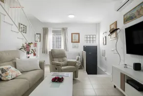 Central House with Private Solarium in Barbate, Costa de la Luz - Image 3