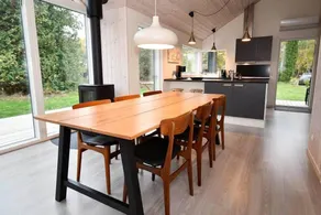 Fully equipped holiday home with garden & terrace - Image 4